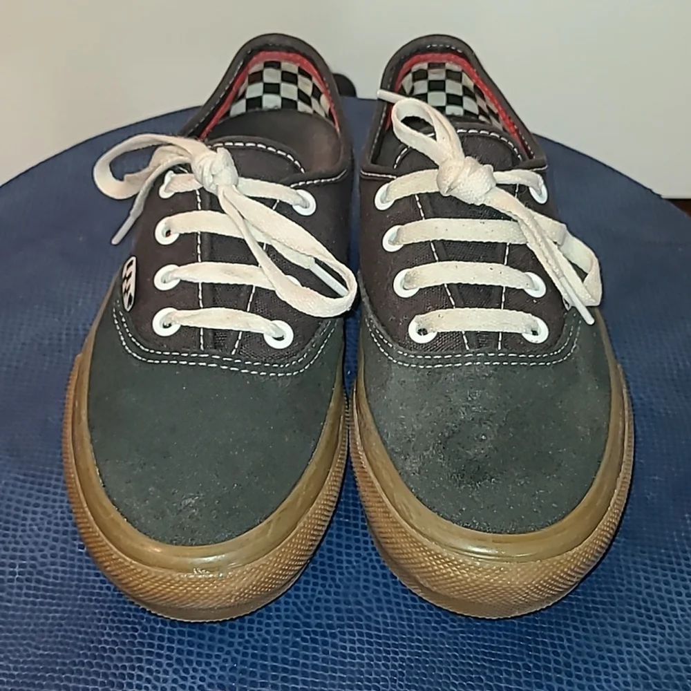 VANS Black Raven Gum Bottom Suede Women's Sneakers sz. 7. (#1559)